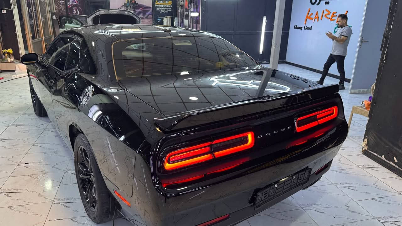 الله بالخير 
جالنجر 2022
V6 3600 

ماشيه 43. الف كيلو 
كشنات مخمل اسود 
سياره بلاديه ما ملعوب بيه 
شاشه وسط 
تحكمات استيرن 
بيه نظام لسبورت ولعادي 
ضربتها جاملغ ايسر وشوي من باب
امبدل جاملغ نفس لون 
وباب مصبوغ  بنيد راجع بارد 
باسمي رقم جديد سعر 207
 مكانه بصرة ***********
