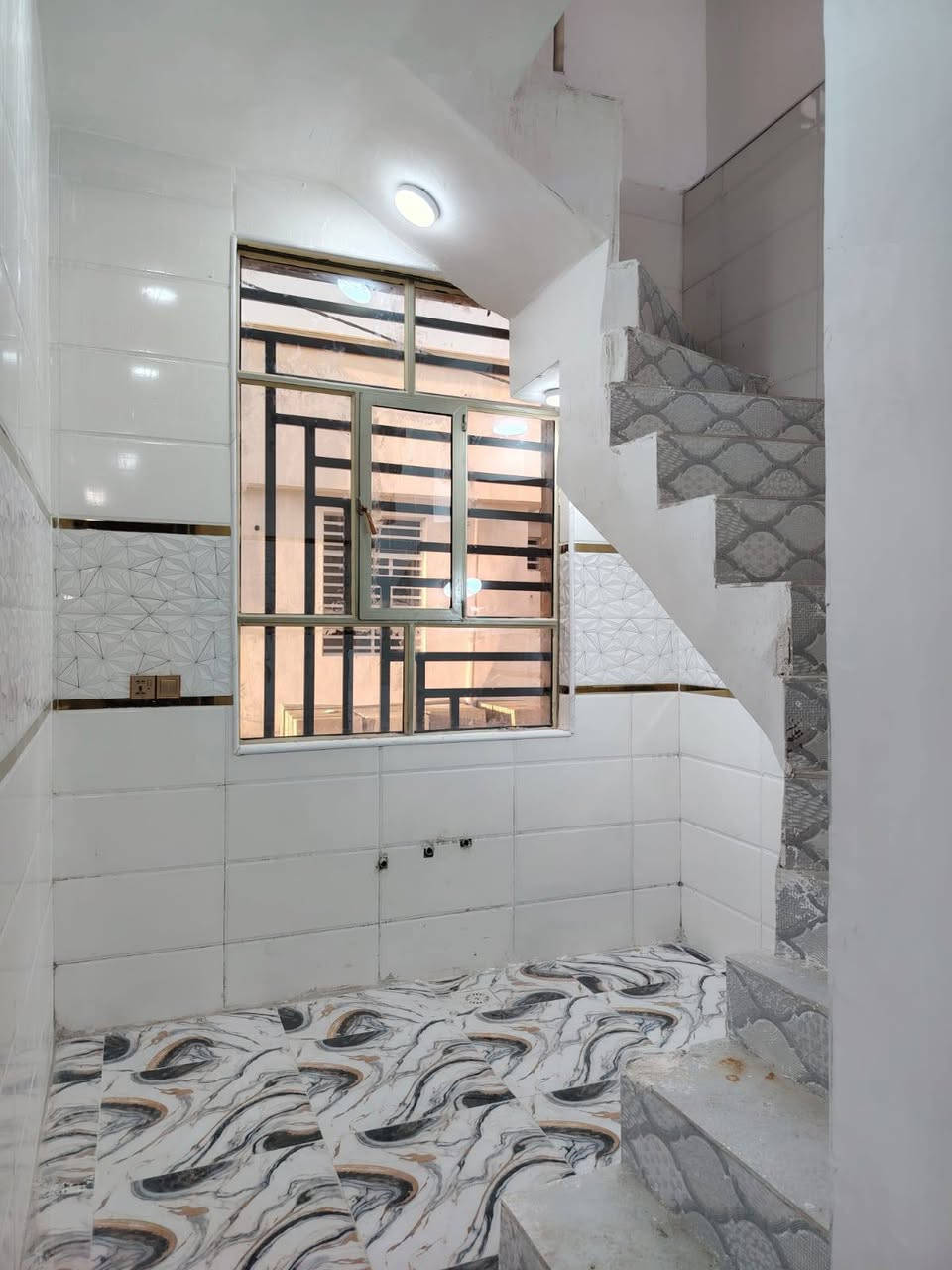 للبيع 50متر درجه اولى موقع حلو
اسعر 19وبي مجال 
 النجف الاشرف عله شارع المطار اصب مقابل ملحق قريت الغدير 
بناء فول طابوق جمهوري واساس وسقف صب كونكريت 
تبليط الباب البيت 
سند 25طابو زراعي  
للستفسار ***********
