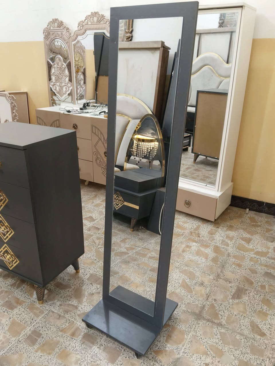 غرفة تركيه نضيفه لوك مستعمله شهرين وصبغ حراري وناره شغاله السعر 600 وبيه مجال اتصال  علا الرقم// ***********//***********// مكان فلوجه
