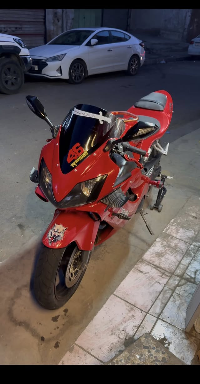 سلام عليكم
افوراي 600 2004 
كفاله عامه من كلشي مكينه وكير وضفيره وعقل وكفر 
دراجه نضيفه وجديده مابيها أي نقص
بيها منضومه مال زنون اصليه
اجنحه كاربون
اشاير بلمري وبلكفر
يدات بريك 
صالنصه يوشمارا وبعد بيها غراض 
بيها ملاحظات كلش كلش بسيطه
مكاني بغداد كاظميه ***********
