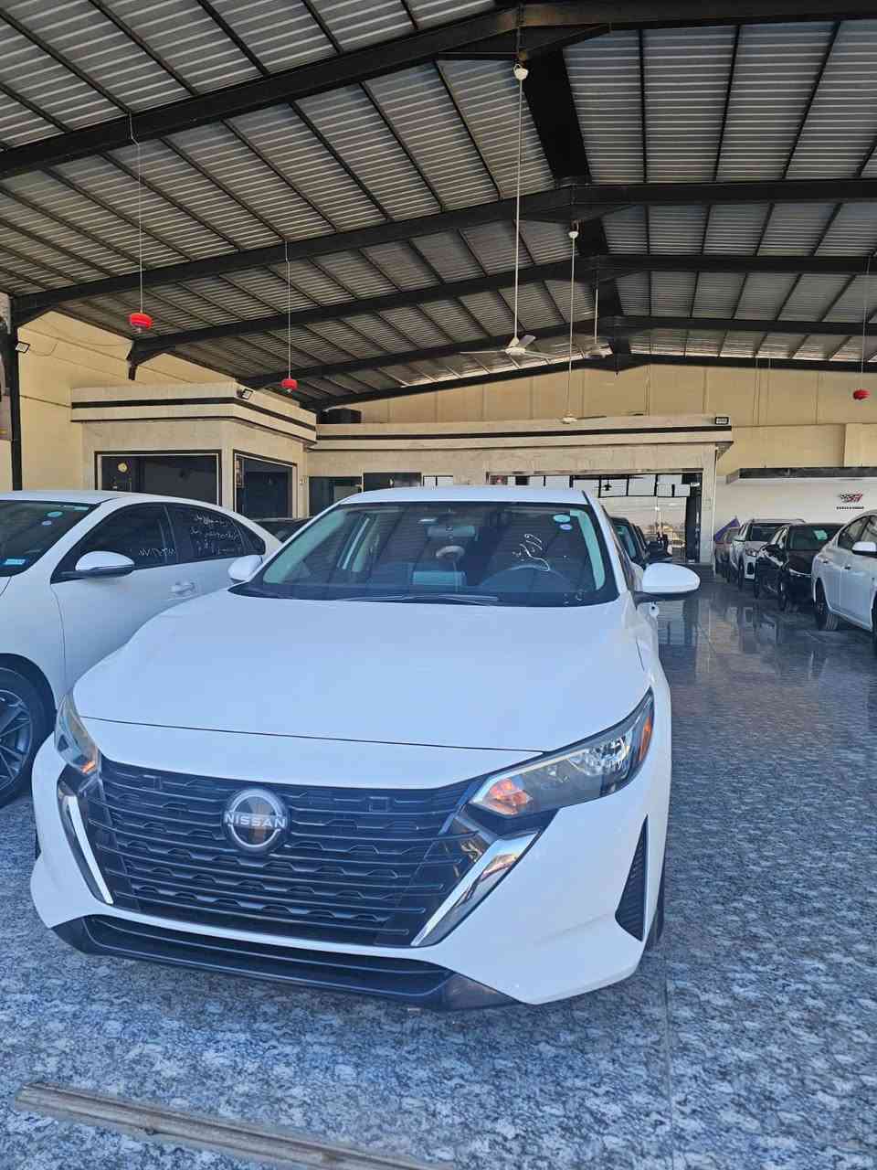 سلام عليكم 
نيسان سنترا 
2025
مواصفات Sv يعني فول من عدا الفتحة 
ماشيه 1000 
سياره خام نظيفه جدا يعني ما تصرف عليه شي 
ضررها جاملغ خلفي فقط بدون دواخل بدون ايرباك 
كاتي تترقم دهوك مخرجه وكامله 
للاستفسار التواصل على الرقم 
***********
