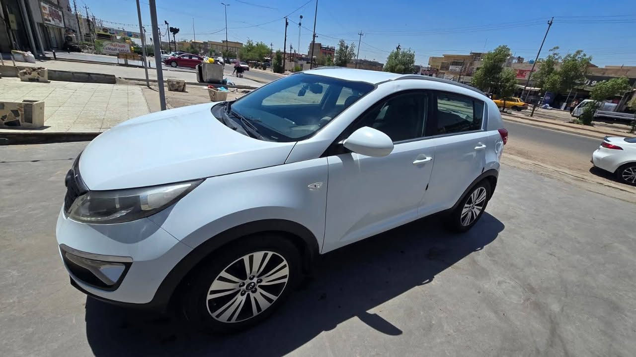🚘✨ للبيع – كيا سبورتج موديل 2015  

📍 المواصفات:  
✅ خليجية – استعمال نظيف جداً  
📊 ماشية 112,000 كم  
⚙️ محرك دوش 2000 يعمل بالبنزين العادي  
🛡️ كير + محرك مكفول  
❄️ تبريد ثلاجة شرط  
🔧 صدر حدادية جديدة  
🛞 تخم تايرات جديد  
🪑 الأرضية والكشنات مغلفة جلد  
🎥 كاميرا خلفية بلادي بالمراية الوسطية  
🖥️ شاشة كاربلاي مركبة حديثاً  
📡 حساسات خلفية  
🎨 بيها رصعات فقط بالتكمة والقمارة (مبين بالصور والسونار)  

📍 مكان السيارة: الشرطة الرابعة – بغداد  
📞 للتواصل اتصال مباشر: ***********  
💵 السعر المطلوب: 148 ورقة  

#كيا #سبورتج #Sportage_2015 #سيارات_العراق
