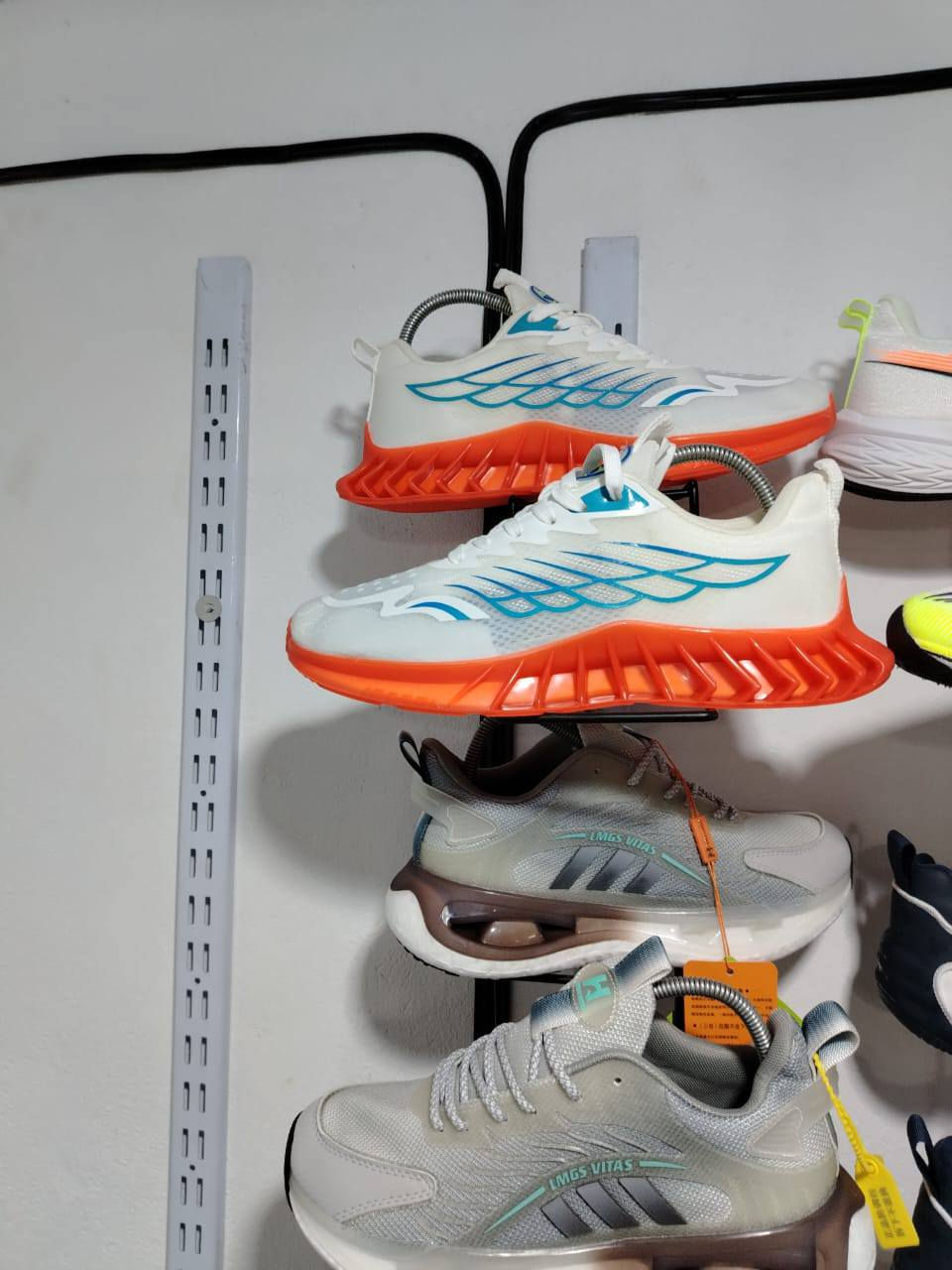 احذيه اوربيه 10 الف دينار موقع حي الكرار 
قرب مول ابو نور  مجاور اسواق ناضم
 وعندي ولادي على 5 الف دينار 
خطاب بشير ***********
***********
الوقت من 8صباحا ل1مسائا
