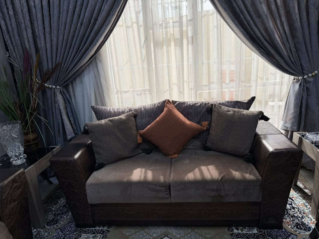 تخم قنفات جلد نظيف للبيع
عشره مقاعد واحد من القنفات تصير مخزن واثنين يصير سرير نفرين وطبله وسطيه والسعر مليون وربع وبي مجال


**إذا كنت صاحب هذا الإعلان وتريد حذفه لأي سبب، رجاءا أرسل رسالة إلى الدعم الفني**