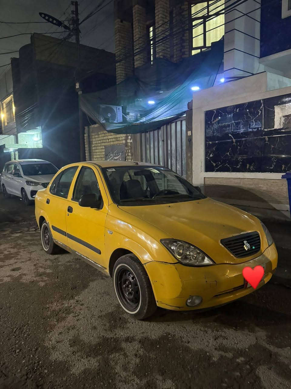 السلام عليكم طيبه ٢٠١٥ السياره جاهزه تخم تاير ابو الخط جديد تخم ويل جديد تعمير جديد بس مامصبوغ  مكينه ناعمه كير جديد ترايك شرط ل 180 وال سياره كوم حديد كوم حديد   سنويه ٢٠٢٧ شهر ٨ ابيعها على وضعها  مكاني بغداد
*********** 
السعر 26وبيها مجال
