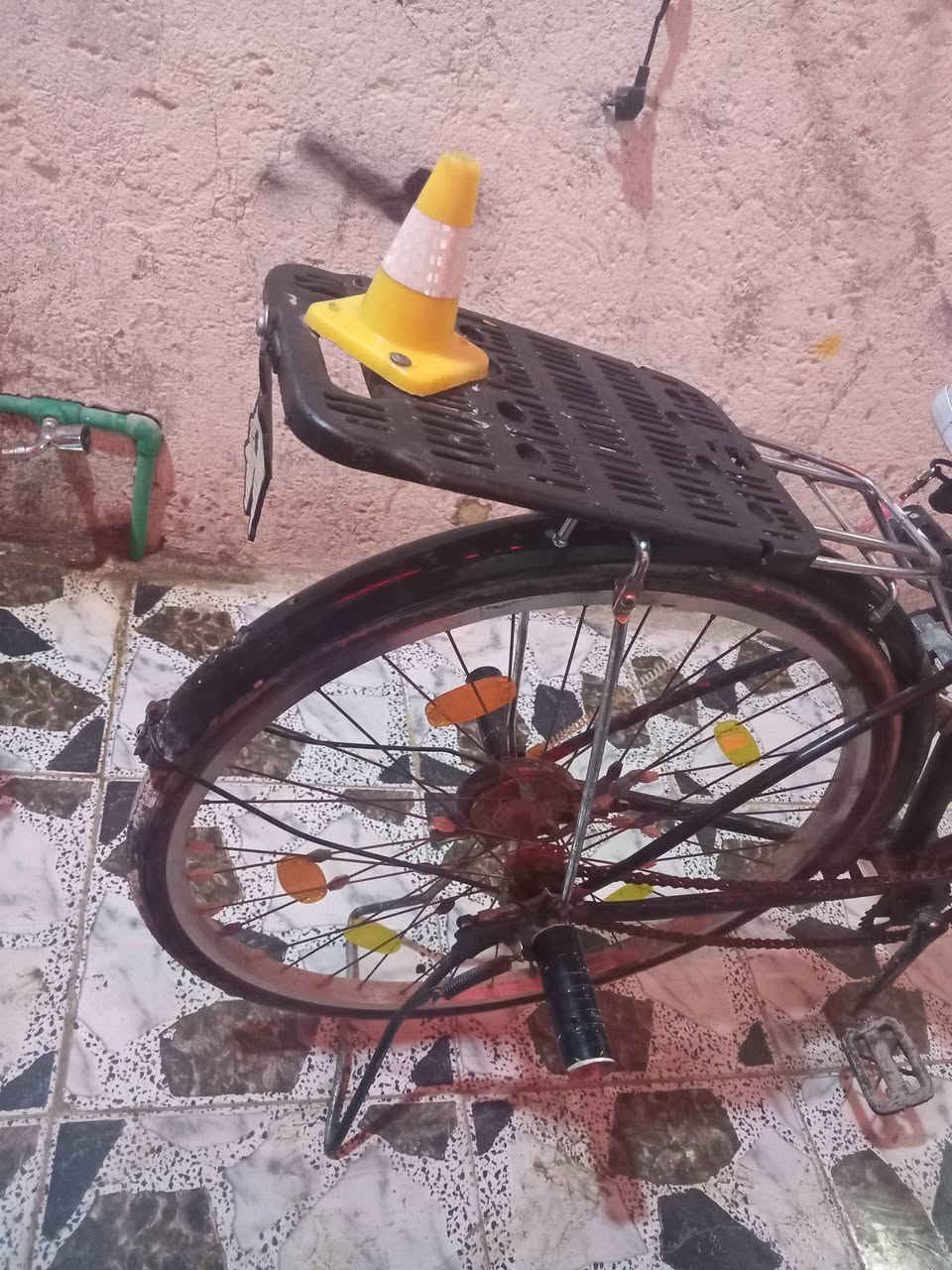 بانسكل ياباني بناتي حجم ٢٦ نظيف السعر ٦٠ وبي مجال  المكان بغداد الشعب الاتصال ***********
