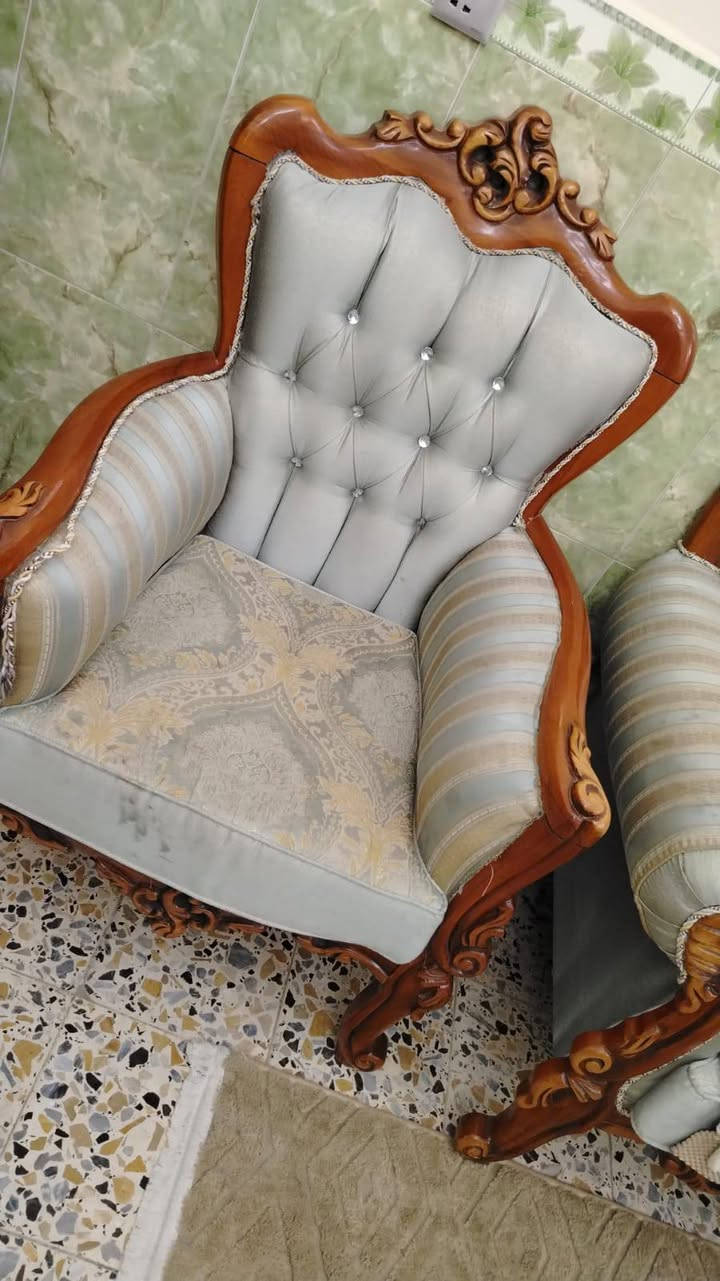 سلام عليكم
تخم تركي عشرة مقاعد البيع
مستخدم نضافه %90
سعر 850 وبيه مجال 
رقم ***********
