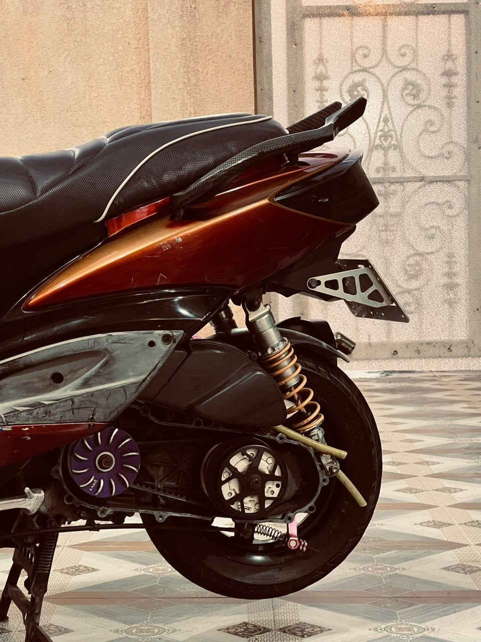 السلام عليكم دراجه سكنس فحل مزوده للبيع او مراوس بأدرس حديث حسب القناعه دراجه مزوده من الطول للطول تخبل شلعه ومعدل مكينتها 59 كور WF كلشي شغال بيها
صدر امامي NCY
صدر خلفي رياضي
سبايدر اربع ولفات 
قاعدة رقم اصليه ستيل
كلجات رياضي DY
صالنصه صجميه بلاديه 
راديتر دهن NCY اصلي 
كشن 4 ولفات 
اشاير وبكل لايت مزود
سلف رياضي 
كابريتر رياضي Ko
قبق فلاوين رياضي RPM
يدات بريك رياضي 
ملقط رياضي 
فراك بريك رياضي 
ستان صفح رياضي اصلي 
قباقة كور NCY
قمجي سكليتر رياضي 
الدراجه حته براغيها مزوده 
 سعرها ايخبل 
مكان كوت / الخاجيه / شارع 40 
*********** 
الميشتري لا ايتعبني فدوه
