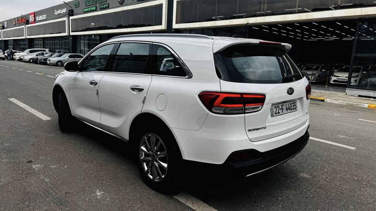 كيا سورينتو 2018
وارد خليجي السياره كلين بلا ضرر 
ماشيه 133 الف كيلو متر مكفوله كفاله عامه 
محرك 6 سلندر كير ومحرك شرط 
مواصفات السياره تجي 7 راكب 
صندوك شفط 
كشنات كهرب 
تحكمات مقود 
قطعتين تبريد 
دريف مود 
لايت ابيض زينون 
لدات امامي
مرايات شفط 
شرط التحويل والغرامات سنويه ماساقطه هزه ساقطه سعر السياره 238 ومجال بسيط 
مكان السياره موصل معارض الجديده معرض العابد
*********** متواجد واتساب
