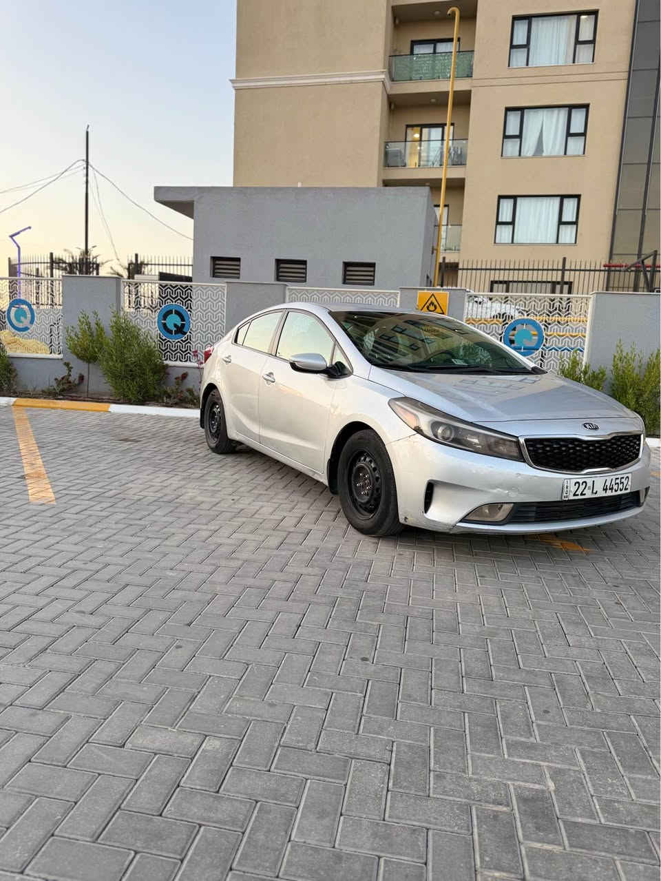 *********** 
سلام عليكم رمضان كريم انشاءالله 
فورتي 2017 امريكي حادث قبق جنطة فقط بدون ايرباك ودواخل وصور حادث موجودة تخم تاير جديد صدر جديد  مواصفات العادية مال فورتي للبيع بسعر 120 وبيها مجال بسيط مكاني بغداد حي الجهاد 
*********** بغداد, العراق
