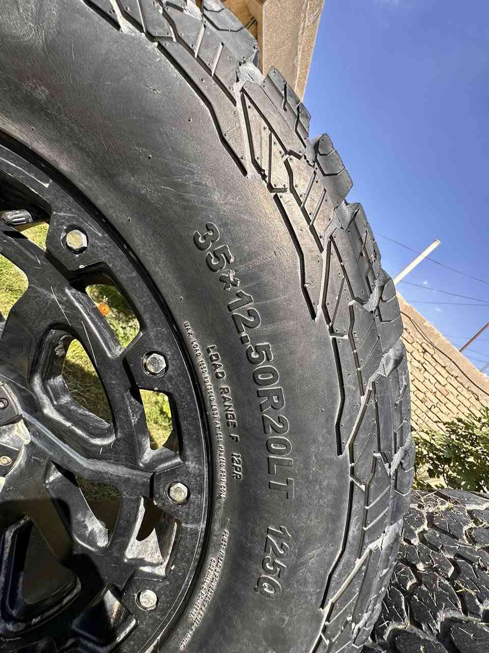 عندي دبل امامي تك فورد f150
2015-2019 اشتريت زوج بس جنت محتاج تك مال كصة اصلي

*******
عندي تخم ويل ٢٠ ماركة 
HUSSLA TAKE OVER 
MATTE BLACK
بي تخم تاير زوج نظيف ٧٥٪؜ وزوج نص عمر نقشة BF نقشة وسط مابي وحيف انتاج الاسبوع العاشر ٢٠٢١
35/12.5 R20

كلشي موضح بلصور
تكدرون تبحثون عن الويل وسعرة والماركة مالته 
اجه ويه السيارة من امريكا

اي استفسار تتدللون ❤️💙❤️💙❤️

سعر الدبل كامل مع اللوي والقاعدة وكلشي مقفول 
50 الف متوفر توصيل واذا تحب اتفق ويه المندوب يم الحداد وخلي يفحصة الك

********

سعر الويل تخم 1.000.000 
مليون دينار


**إذا كنت صاحب هذا الإعلان وتريد حذفه لأي سبب، رجاءا أرسل رسالة إلى الدعم الفني**