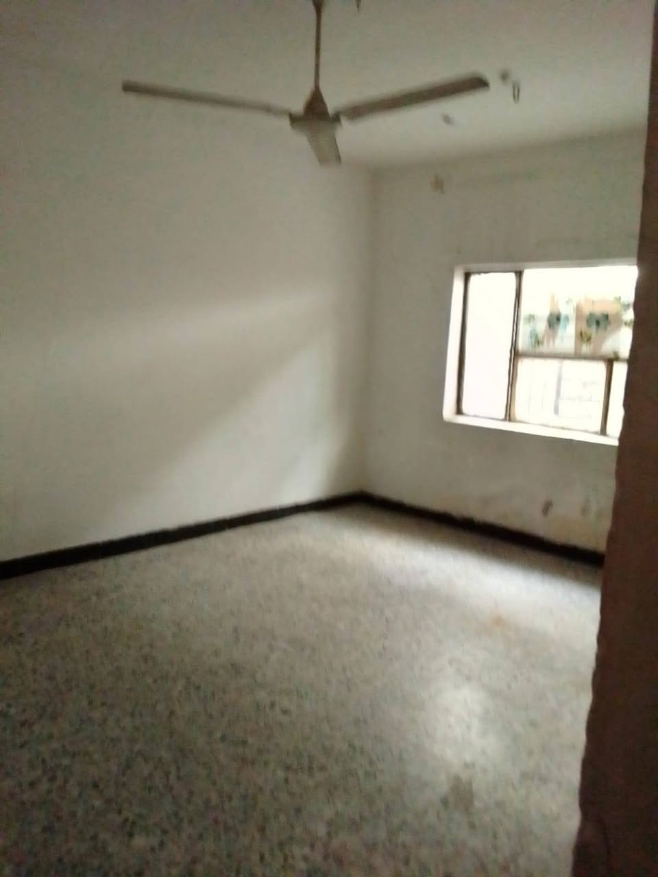 162متر بي2نوم وصاله ومطبخ وخدمات مدخلين كراج الموقع الدوره شارع 60 ايجار550
***********
