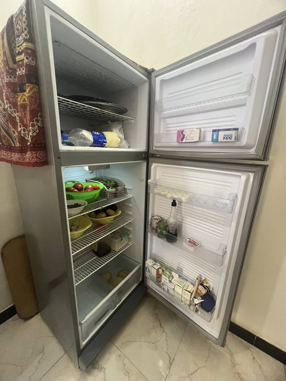 لاجه للبيع نظيفه جدا نوع فالفر تجميدها قوي 20 قدم ما بيها اي ضرر جديده ما داخله اي تصليح جهاز حمايه منها وبيها  سعرها 250 وبيها مجال للشراي للاستفسار ***********
