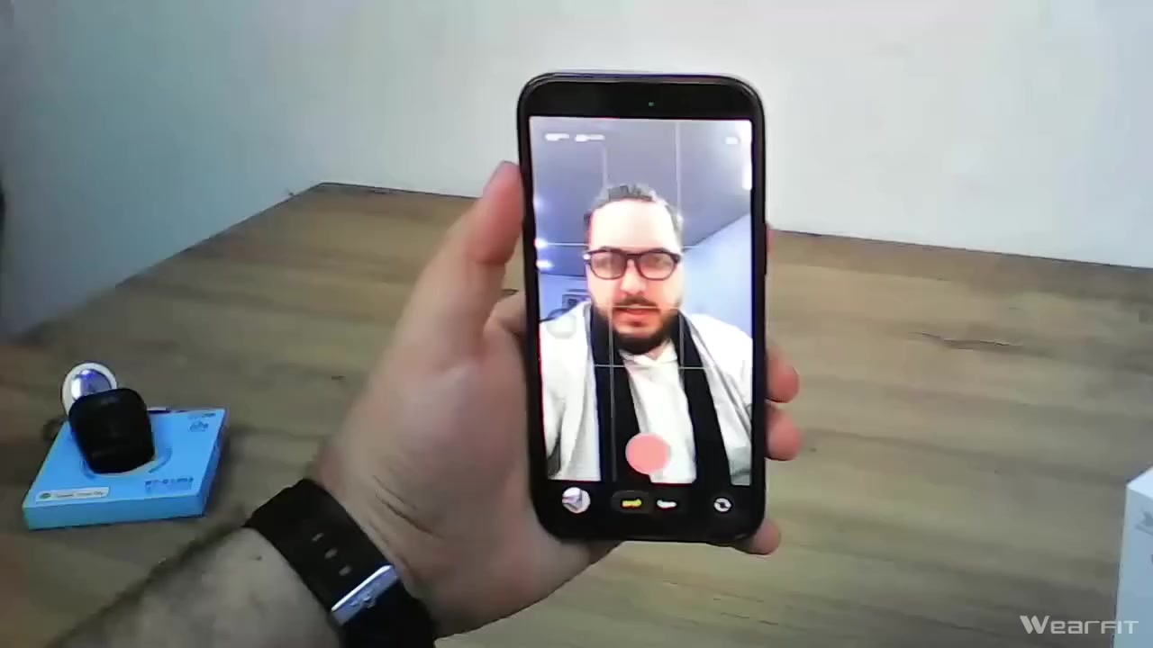 نظارات ذكية بكاميرا مدمجة HK01 Glass

الاستخدامات

تصوير الفيديو والصور بشكل خفي أثناء التنقل

تسجيل اللحظات اليومية من منظور العين (POV)

الاستخدام في العمل الميداني، التوثيق، أو الحماية الشخصية

مناسبة للرحلات، القيادة، والمراقبة الخفيفة

يمكن استخدامها كنظارة عادية مع وظيفة تصوير

المميزات

كاميرا مدمجة داخل إطار النظارة بتصميم غير ملفت

تحكم باللمس Smart Touch مدمج في ذراع النظارة

تسجيل فيديو وصور بضغطة واحدة

ميكروفون مدمج لتسجيل الصوت

شحن عبر كابل USB مغناطيسي

بطارية مدمجة قابلة لإعادة الشحن

تصميم أنيق وخفيف الوزن، مريح عند الارتداء

تأتي بعدسات إضافية

مناسبة للاستخدام اليومي

المواصفات التقنية:

نوع الشحن: USB مغناطيسي

التحكم: لمس ذكي

نوع المنتج: Smart Glasses مع كاميرا

الموديل: HK01 Glass

محتويات الصندوق

نظارة ذكية بكاميرا مدمجة

علبة حماية للنظارة

عدسات إضافية

كابل شحن USB مغناطيسي

قطعة تنظيف للعدسات

دليل الاستخدام

غلاف:الطول: 18 سم  العرض: 14 سم  الارتفاع: 6 سم

الملاحظات

لا يُنصح باستخدامها في الأماكن التي تمنع التصوير

يجب شحن النظارة بالكامل قبل أول استخدام

جودة التصوير مناسبة للاستخدام اليومي وليست احترافية

يرجى قراءة دليل الاستخدام قبل التشغيل

قد تختلف مدة التشغيل حسب الاستخدام

السعر 75 الف مع التوصيل لكل محافضات العراق 

للطلب التواصل خاص 

1-مراسله الصفحه 

2-الاتصال واتساب ***********
