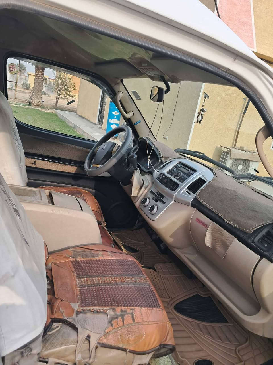 سلام عليكم ورحمه الله وبركاته
للبيع اج وان موديل 15 نضيفة كير ومحرك مكفولات محرك ياباني سياره بيها بنيد صبغ رقم جديد وسنوية جديده مكان السياره بغداد قرب مجمع بسمايه 
متواجد من الاحد للخميس وره ساعه ٤ العصر اما جمعه موجود اي وقت 
سعرها 95 وبيها مجال 
للاتصال على الرقم ‏‪***********‬‏
