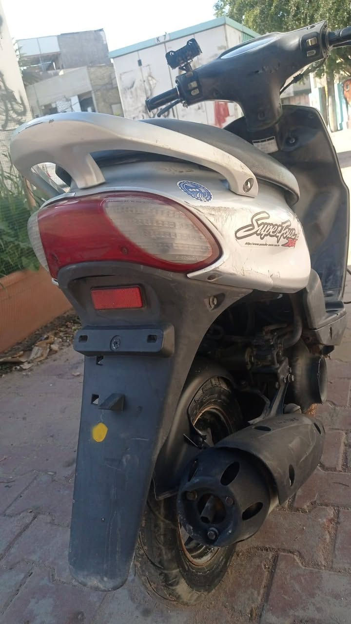 سلام عليكم دراجة قجمة ١٢٠ مال رمبة كلها بلادية مكينة بلادية مختمة ختم واحد نكرة سلف كيج بانزين شغال مال سرعة قفل   ستيرن قفل جنطة  شغال كهربايئات كلها شغالة اي نقص مابيهة سعرها ٤٧٥ بيهة مجال بسيط مكاني بلحرية ***********
