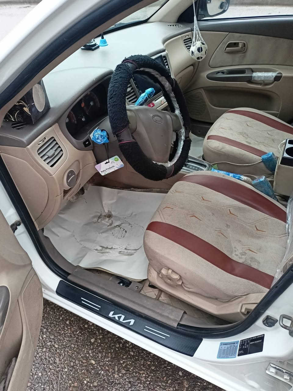 كيا ريو موديل 2012 رقم اربيل جديدة نكليز هازه محرك 16  بدون صبغ بيها برد السعر 104بيها مجال قليل رقم *********** مكان زمار
