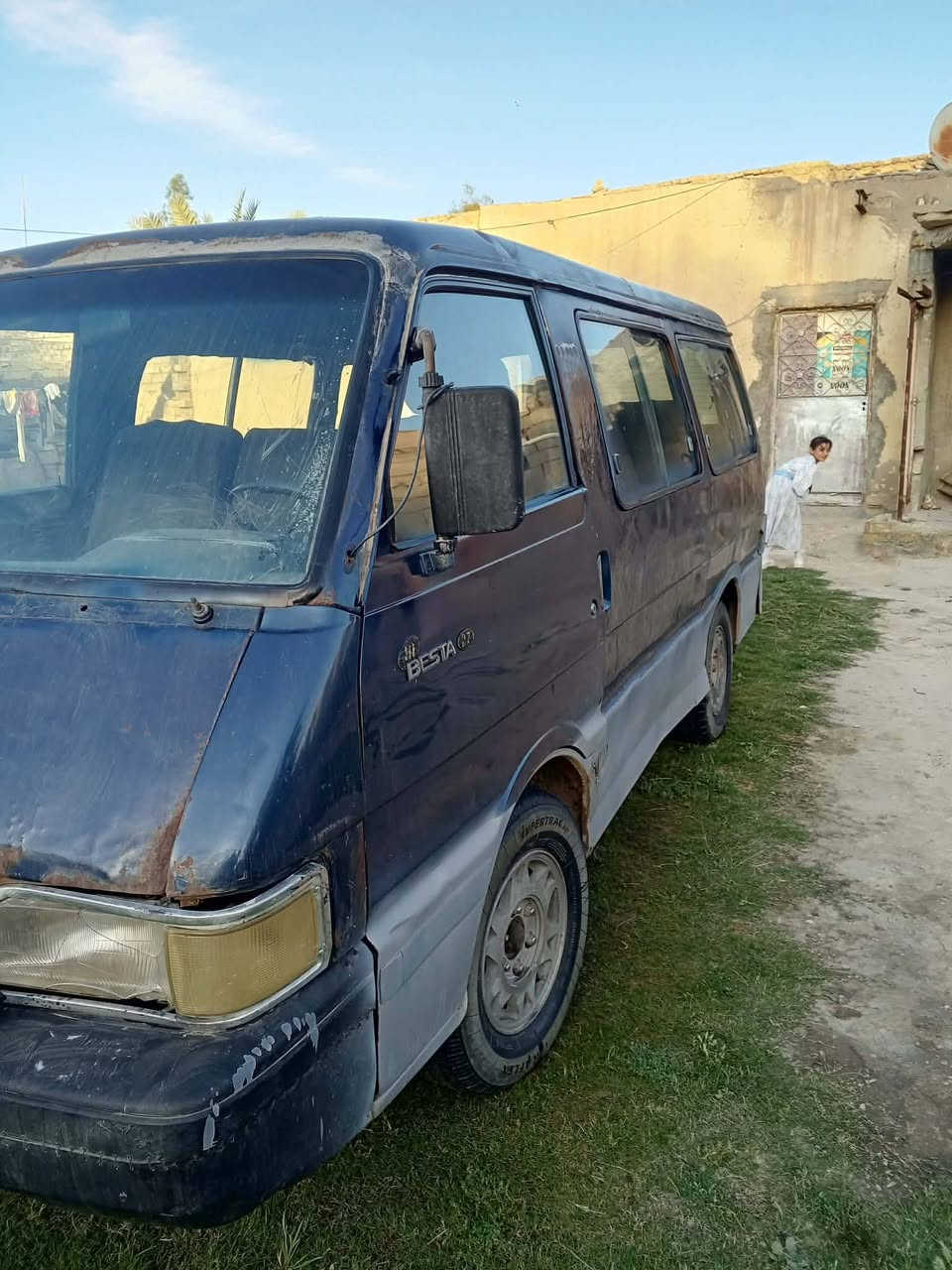 السلام عليكم سياره كيا بستا للبيع
السياره مديل 94
مكينه وكير جديد وشواصي كدام نضيفات بس الشاصي الوره من جه العبري واربعه تايرات جدد ويل كب باتري جديد كرهبايات جاهزه فقط بس دوشمه
السعر 13ورقه/ مالكه موجود 
رقم السياره بابل
للستفسار اتصل على الرقم التالي ***********
