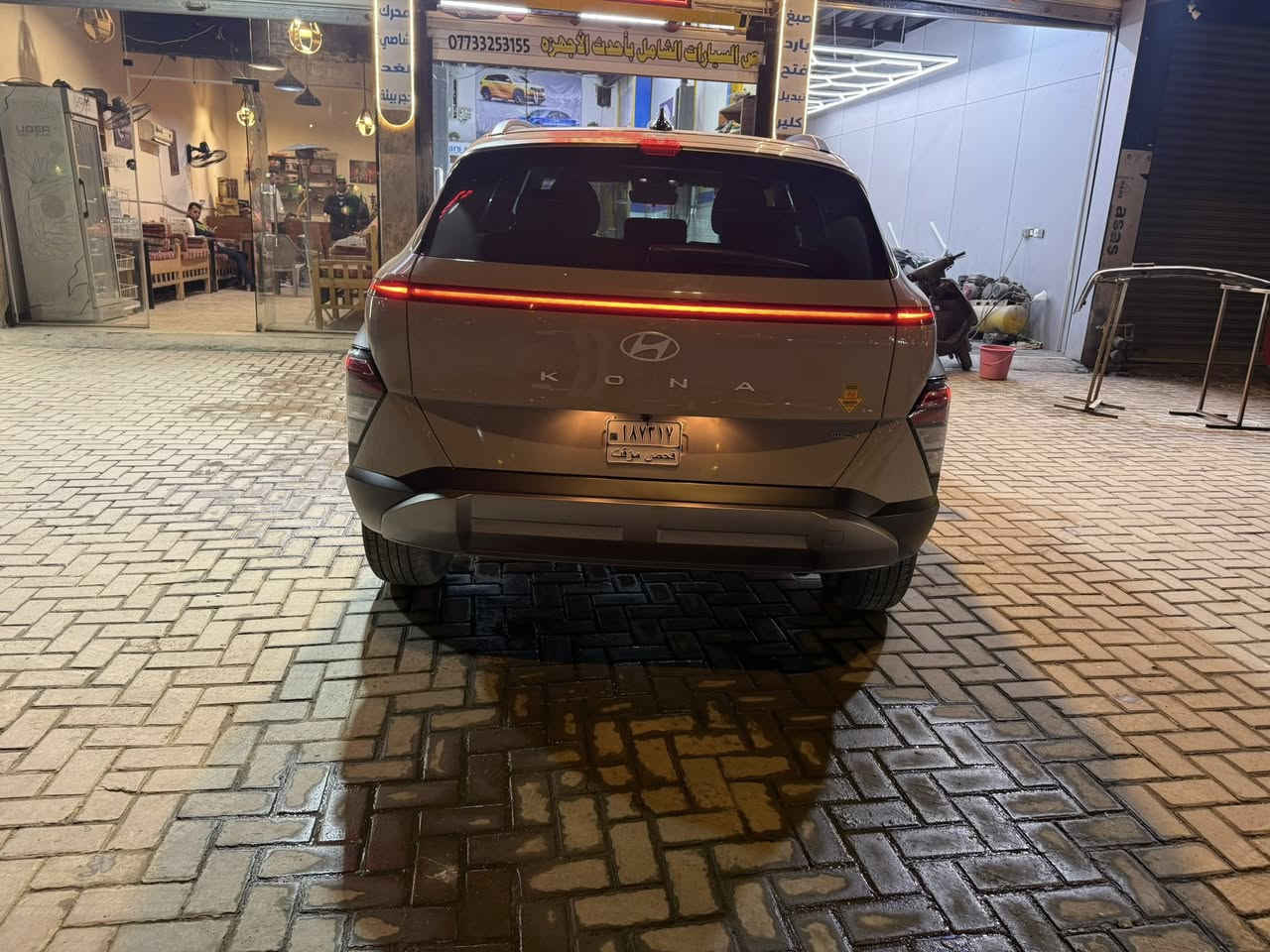 HYUNDAI KONA Limited2025 
🏁🏁🏁🏁🏁🏁🏁🏁🏁
⬜️◻️▫️⬜️◻️▫️⬜️
المسافة المقطوعة : 🚶13454km
حجم المحرك :  2.0 💪🏻
عدد الاسطوانات : ٤ سلندر
اللون : سمنتي 
🏁🏁🏁🏁🏁🏁🏁🏁🏁
⬜️◻️▫️⬜️◻️▫️⬜️
🚗🚗🚗🚗🚗🚗🚗
🚗🚗🚗🚗🚗🚗🚗
الإضافات :  ⚡
بانرواما 🚘
جلد ✅
تبريد قطعتين ❇️
بصمة 🫵
تشغيل عن بعد 👈🏻
نقطة عمياء 🧑🏻‍🦯‍➡️
سايد بريك بصمة 
وضعيات قيادة متعددة 
تحديد مسرب 🚧
ويل كب 🛞
شاشة تحكم لمس📺
اندرويد اوتو🤖
ابل كار بلاي🍏
خرائط 🗺️🧭
دخول ذكي🚪
والعديد من المواصفات الاخرى
العنوان : الوزيريه نزول جسر المالية 

 |الاستفسار   اتصال + وات ساب |  
✅*********** ✅
✅***********✅

صور الحادث مرفقه مع السونار
