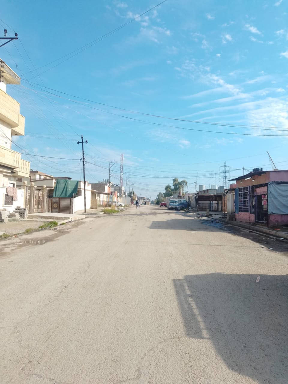 هياكل تؤام طابق ونص للبيع حي الانتصار شارع 60 من جهة الميثاق قريب على مستوصف الميثاق مساحه كل هيكل 65 متر الطابق الاول يتكون من غرفه و واستقبال  ومطبخ ومشتملات الطابق الثاني يتكون من غرفه وهول ومشتملات سند ملك صرف طابو الزهور شرط التحويل تبليط وخدمات كامله
سعر الهيكَل الواحد 42  وبي مجال 
***********
***********
