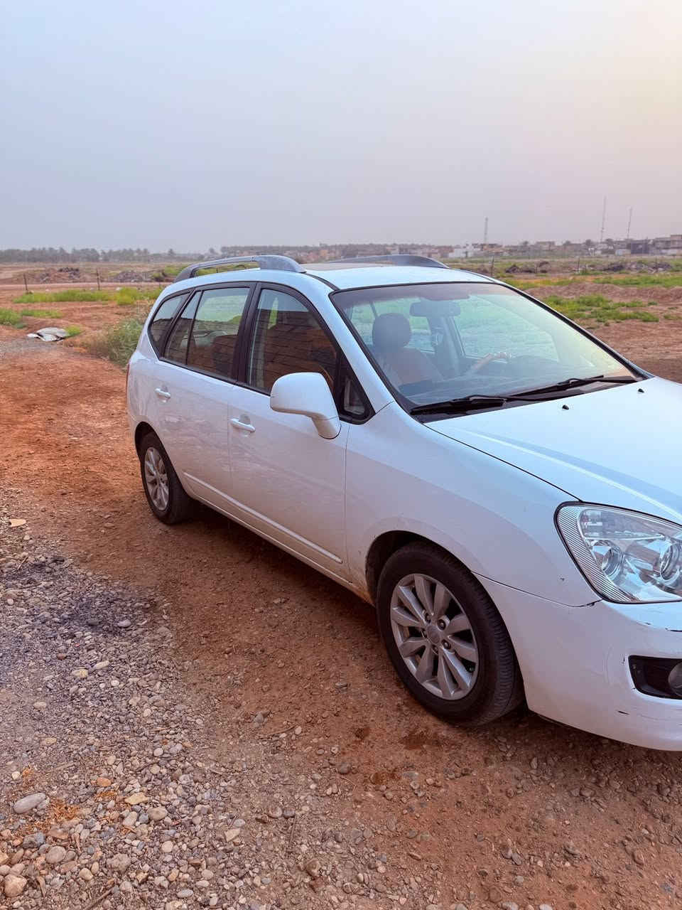 السلام عليكم 
للبيع  او مراوس كيا كارينز (٢٠١٢)  (٧)راكب مكانها ديالى ورقم السيارة بغداد السيارة جاهزة مجهزة كير محرك تايرات صدر امامي خلفي كامل كله جديد ماشية (١٥٠ )الف كم بيها صبغ بسبب شخط بين البابين الصدر واللي ورا فقط عداها السيارة مكفولة السعر ١٢٥ وبيها مجال للشراي اتصل وتدلل ***********
