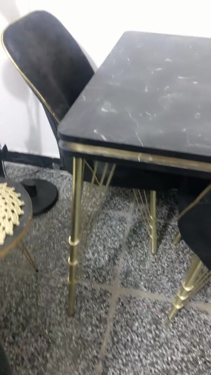 ميزطعام واربع كراسي نظيف جدأ ب٢٠٠قفل


**إذا كنت صاحب هذا الإعلان وتريد حذفه لأي سبب، رجاءا أرسل رسالة إلى الدعم الفني**