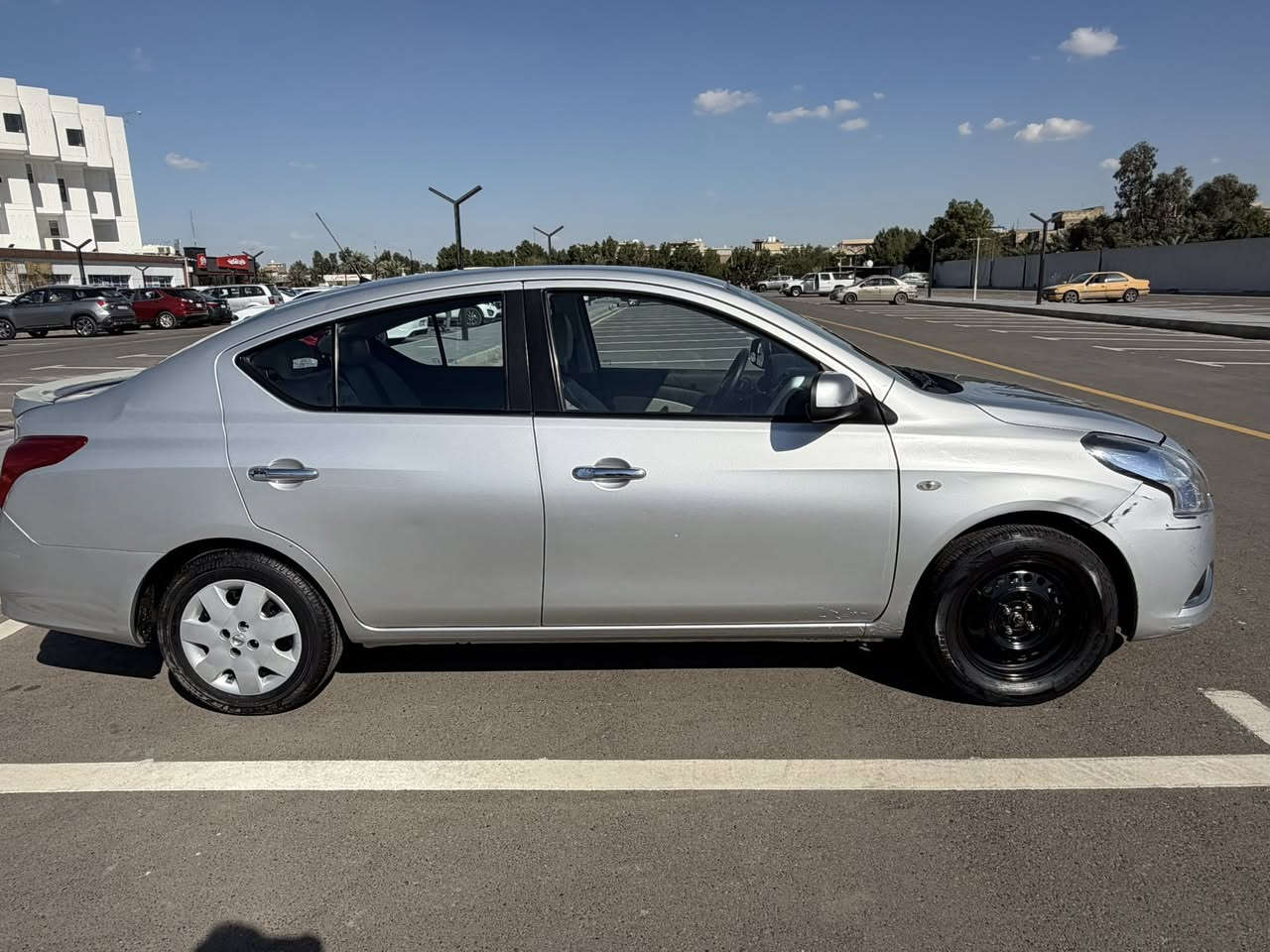 نيسان صني هندي 2023
ماشية 38 الف 
رقم اربيل كفالة عامة باسم الشركةATB تحويل ثاني يوم
مكفولة من الصبغ❌ والبارد❌ والتبديل❌
كير محرك مكفول
شاشة✅ 
كاميرا وحساسات✅
اشارات بالمري الجانبية✅
مقاعد جلد✅
تبريد فول 
السعر 120 ورقة
المكان بغداد/حي اور
للاستفسار فقط على الاتصال(يوجد واتس اب)
***********
