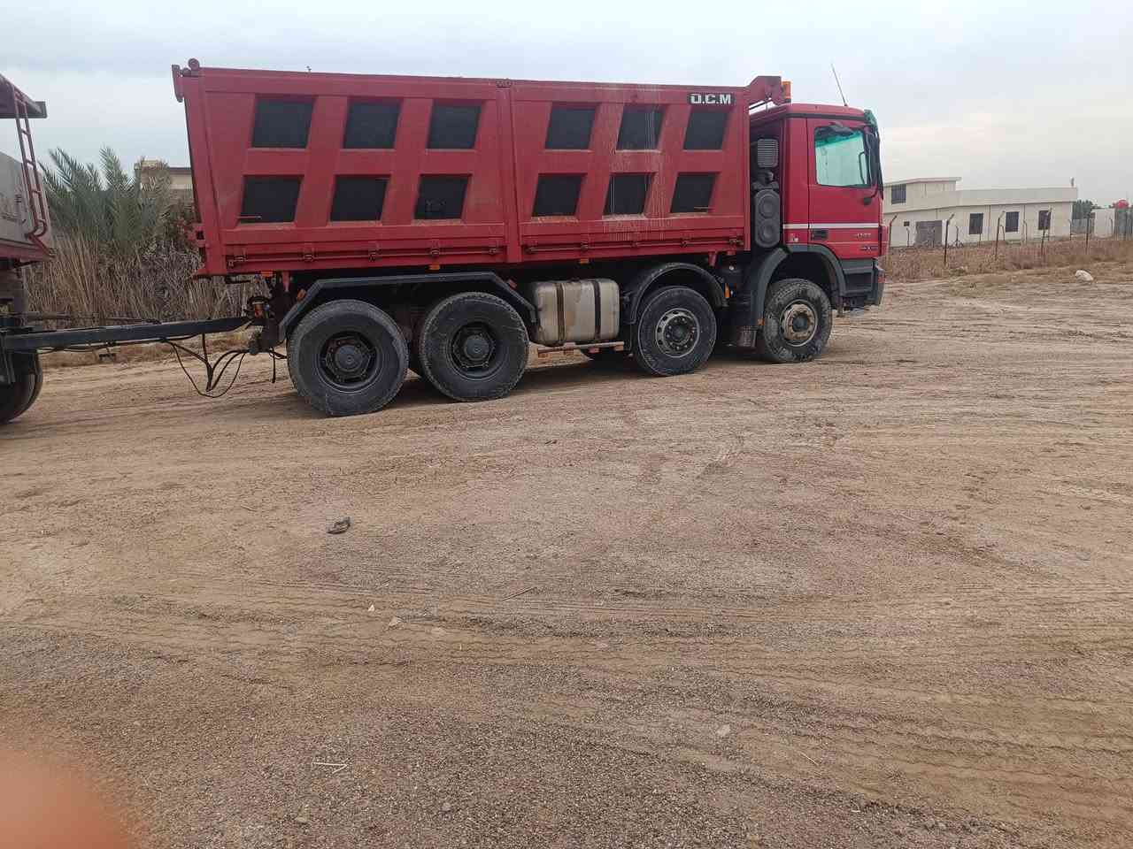 سلام عليكم اكتروس للبيع موديل 2006 ايطالي قاطره ومقطوره مرسمه  مكان ***********
