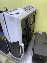 عندي تجميعه بدون كارت شاشه وكل كراتينها موجوده ونضيفه كلش  I7-9700k 16...
