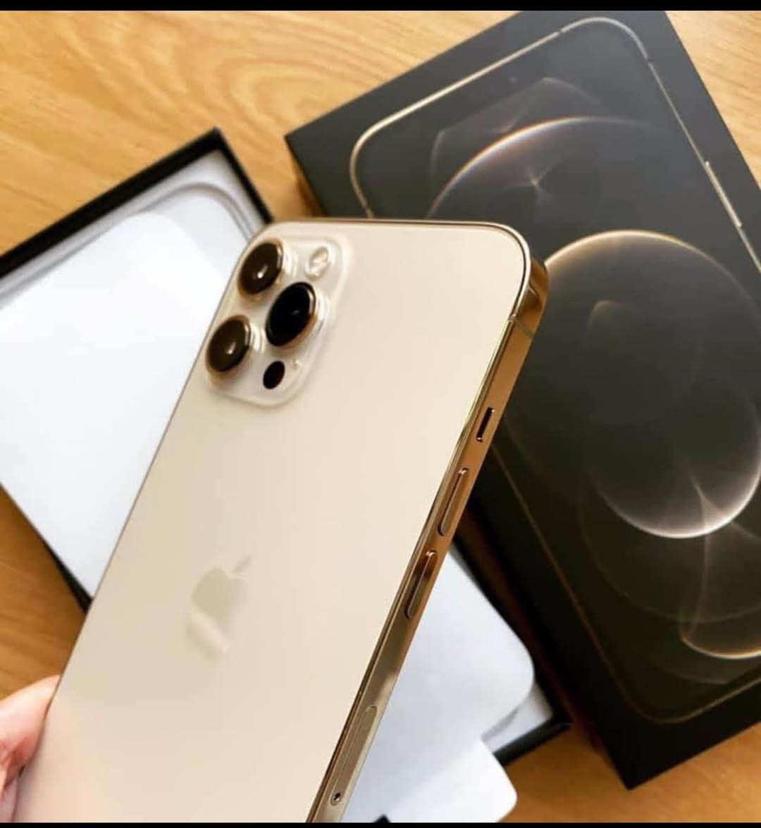 السلام عليكم

12 برو ماكس ذ 256 بطارية 81

جهاز كلش نضيف سعرة 400 للتواصل خاص او الاتصال 

***********
