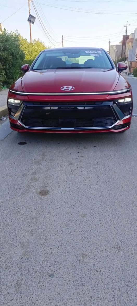 سوناتا 2025 نص فول
ماشية 4 الف يعني زيرو 
 السيارة كلين بدون صبغ بدون تبديل بدون ايرباك
فقط بارد الجاملغ الأيمن بسيط
مواصفات  sel 
شاشه متصله 
كامره دواره
تبريد لمس 
اوتو هولد  هندبريك بصمه 
ثلاثه انظمه قياده 
كشن كهرباء 
لد امامي وخلفي 
كشن تدفئه
بصمه ابواب وبصمه تشغيل 
تشغيل عن بعد 
مكينه 2500بانزين
كير  8نمر
ويل 17
تحديد مسار 
رادارات امامي وجانبي
بعد بيها مواصفات
السياره دخول جديد
مكان السياره بغداد الغزاليه 
منفيست باسمي
 للاستفسار***********
