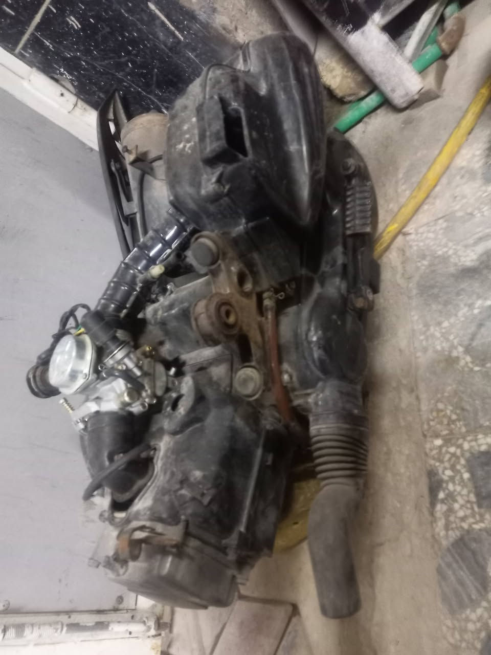 محرك كامكو كامل شرط الشغل نظيف لادخان ولا صوت مكفول مامفتوح  اكرر مامفتوح تشغله بالگاع وتاخذه السعر خاص ***********
