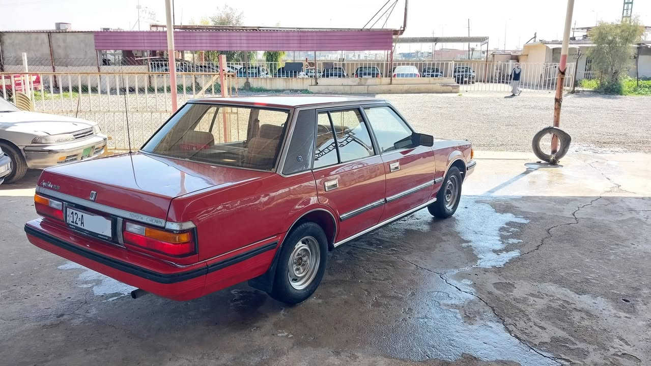 سلام عليكم       السعر 70 ورقه
سوبر موديل 1984
وضع شركه ماشيه 407 الف كيلو متر 
السياره بدون ضرر او تبديل 
بدون صبغ وبدون تقحيل 
فقط مكانين اصغار صبغ على كد شبر  او اكثر
دواخلها كلها على البلاد 
محرك كير شرط بلادي 
كهربائياتها كلها شغاله 
صدر امامي خلفي جديد 
هزه سنويه جديد بسمي 
كابون بانزين بيها 
عنوان موصل برطله 
رقم للهاتف ***********
***********
