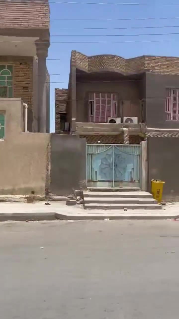 السلام عليكم بيت للبيع ٢٠٠ حي الاعلام شار السايدين شارع ال زاجي ثلاث بيت طابقين صب كونكريت  ارضيه مرمر سيارميك كله جديد تفاصيل البيت
السلام عليكم بيت للبيع
المساحة : ٢٠٠ متر 
العنوان : حي الاعلام شارع السايدين شارع ال زاجي 
 بيت طابقين صب كونكريت  الارضيه مرمر و سيراميك كله جديد .
تفاصيل البيت 
الطابق الاول غرفتين صاله استقبال ومطبخ وصحيات داخليه واخارجيه 
الطابق الثاني ثلاث غرف نوم وصاله وسطح مربع ودرج للطابق الثالث  
للاستفسار اكثر  *********** او واتساب
