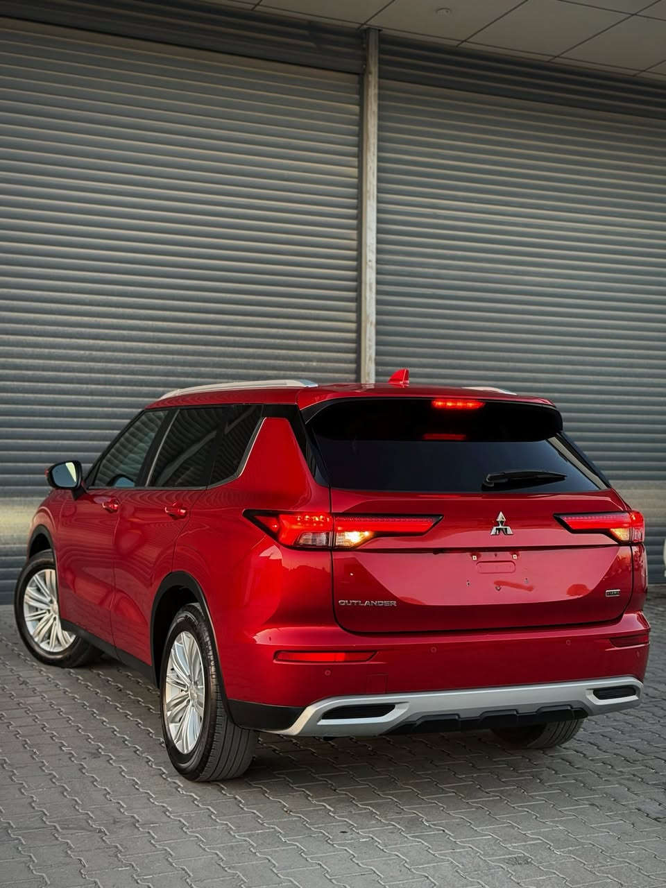 Mitsubishi Outlander 2024 SE
ماشيه 19 الف فقط
حجم محرك 4 سلندر 2.4 
حادث راس بنيد صبغ فقط
بدون دواخل لغد شاصب بشرط
ايرباك استيرن و برده راجع سيستم بيلادي
‎المواصفات SE
‎فول موصفات
‎بصمة تشغيل
‎بصمة ابواب
‎المرايات شفط 
‎سقف بانوراما 
فور ويل 
Super ALL WHEEL CONTROL
‎كاميرات محيطية
سياره 7 راكب 
‎رادار امامي (تحديد مسار)
‎رادار جانبي (نقاط عمياء)
‎رادار خلفي (تحذير من الاصطدام)
‎تبريد قطعتين لمس
‎تحكم وضعيات القيادة...Drive Modes 
صندق جك كهرباء كشنات تدفئة
‎تحكمات استيرن
‎استيرن تدفئة
‎هاند بريك بصمة
‎اوتو هولد Auto Hold
‎مانع انزلاق+ABS
‎شاشة كبيرة لمس
‎حساسات خلفية،
‎منافذ AUX+USB
📍مكان سياره سليماني 
سياره بدون رقم تترقم شمالي فقط اربيل سليماني دهوك
***********📞
