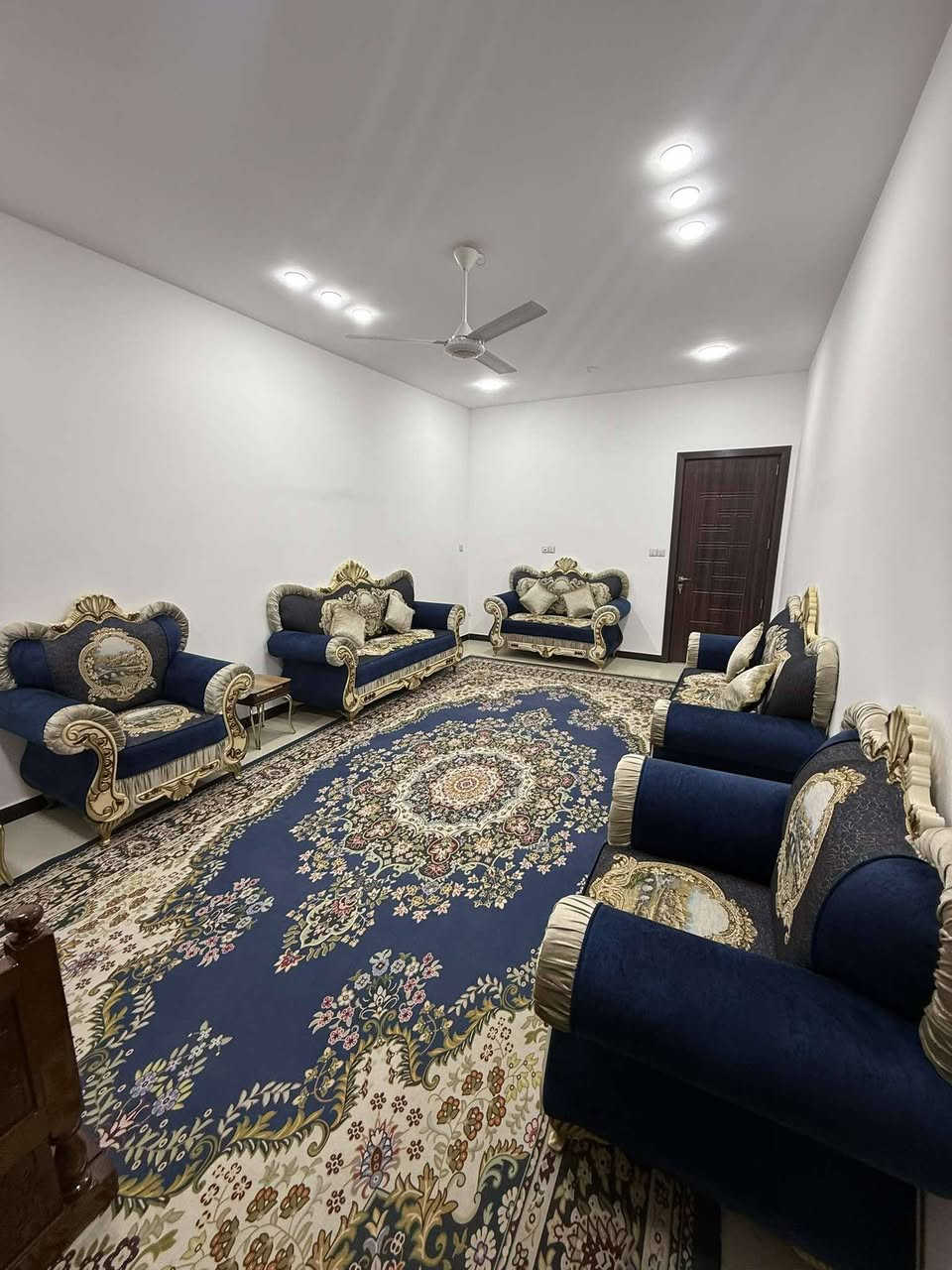 مكتب وسام الاماره العقار
الكفاءات شارع 20 مقابل مستشفى الزهراء (شارع مجمع البركة) مساحة 301 م
واجهة 10 × 30م
بناء سنة 2024
طابقين
الطابق الارضي :
يتكون من غرفتين نوم وهول ومطبخ واستقبال وصحيات داخلية وخارجية وترك صغير وترك كبير
وحديقة صغيرة وكراج يحوي سيارتين ومحلات عدد اثنين
الطابق الاول :
يحتوي على اربع غرف نوم وهول وصحيات
🏘🏘عنوان المكتب وسام الأماره للعقار🏘🏘 
🤝داموك حي الشهداء قرب أفران السلطان 
----------------------- للاستفسار مراسلة الصفحة

اتصال_ ،واتساب  
***********وسام الإمارة
‪***********‬‏محمد الدلفي
*********** مهند الشمري
 ‏‪***********‬‏ فلاح ابوحسن الاماره

💬 “خلي عقارك بين أيدٍ أمينة – نوصل لك للمشتري أو العقار المناسب في أسرع وقت!
