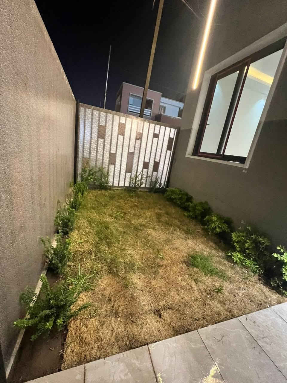 للبيع دار سكن مساحته 57 متر
🏠 الرفاق الاولى  ( واقع حال 80 متر)
⛳️على شارع 20 ركن على شارعين 
موقع مميز جدا ( خلف مدينة ألعاب الجهاد )                                               
⚘️⚘️      الواجهه 7  النزال 8 
           مدخلين بناء Vip 
الطابق الارضي درجه اولى صاله ومطبخ وحمام 
الطابق الاول. غرفتين نوم و حمام 
الطابق الثاني غرفة نوم  وسطحين 
ارضية مرمر تركي  أبواب قاصه 

      ♦️♦️♦️بناء سنة 2025♦️♦️♦️
        🌹السعر   اتصل بنا واتساب 🌹
عنوان المكتب / بغداد ▪︎حي الجهاد ▪︎مدخل الديوان ⛳️

📌الإتصال مكتب الدار للعقار 
📌المهندس بشير الشويلي 
⭐*********** واتساب 
♦️او مراسلة الصفحه 
https://www.facebook.com/الدار-للعقار-102052908357408/
