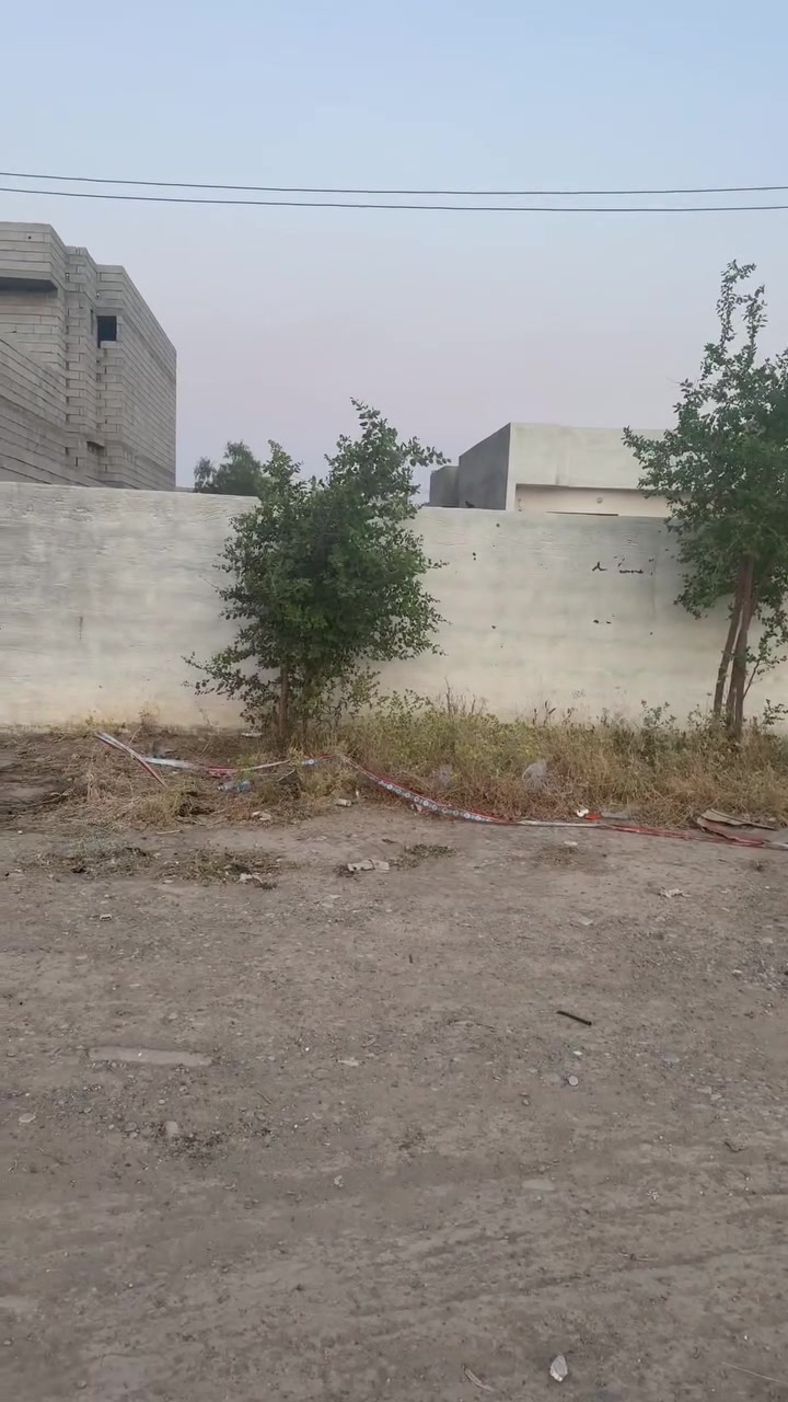 بيت للبيع مساحه 400 
مساحته البناء 200 
مع قطعه 400 م 
***********
