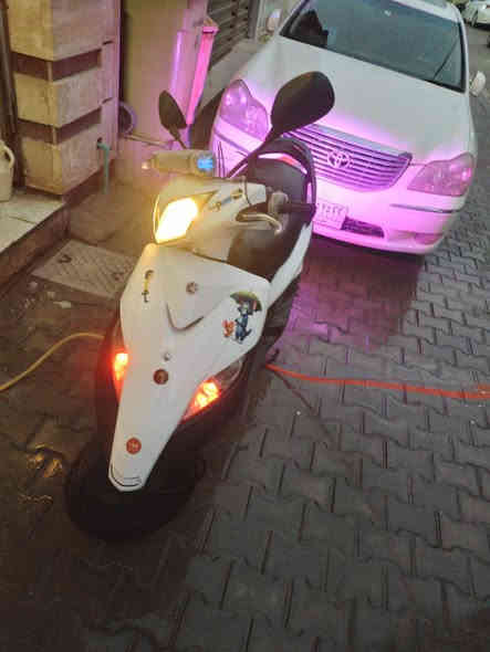 السلام عليكم 
عندي ماكس ثعلب 
دراجه خير من الله 
على البلادي مالته 
كابريتر بلادي مالته 
محرك كهربائي كلشي شغال 
بيه سماعات ابلوتاث نشرات خلفيه
شلعه ابريك خلفي امامي كله شغاله 
راجه مال جناي 
العنوان بغداد الشارجه قرب جامع براثه 
الاسعر 650 الف بيه مجال حق جيتك  
الاتصال او مراسله خاص او واتساب 
***********
