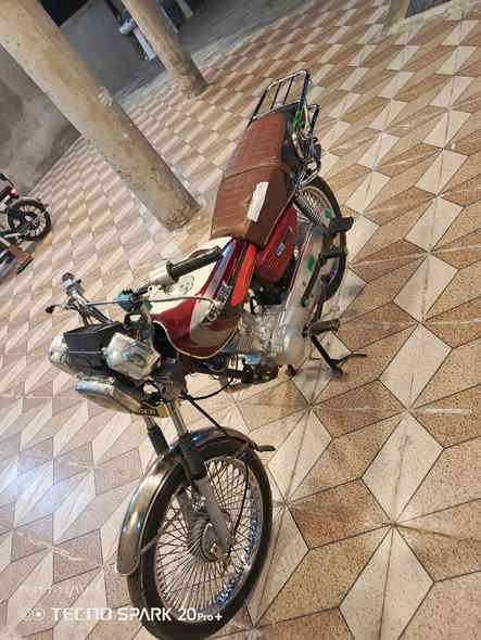 سلام عليكم دراجه تايكر اخت الجديد موديل 22اوراق اصوليه محرك مامفتوح مكان ورديه خارج للسفسار ***********
