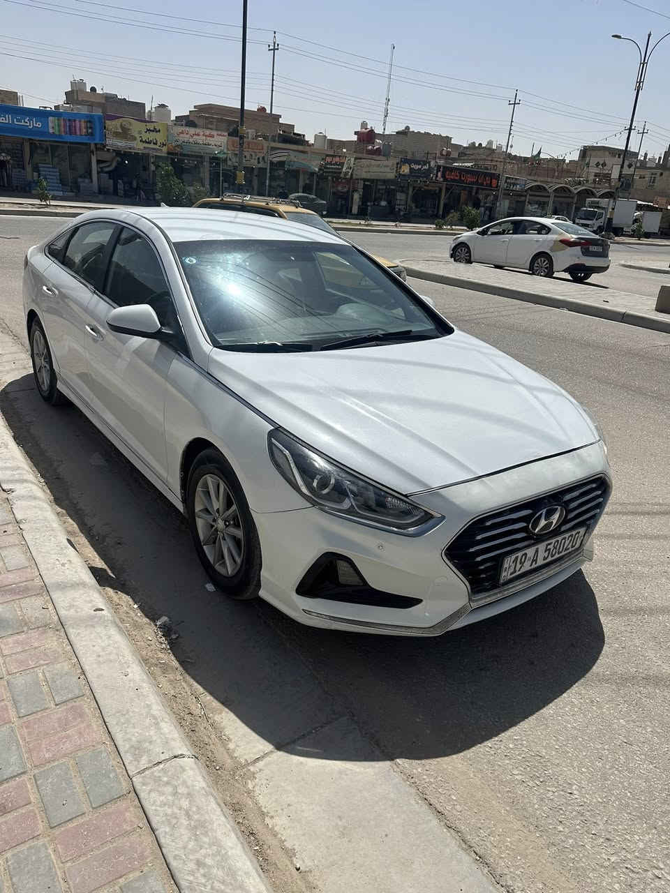 السلام عليكم  للبيع سوناتا وارد امريكي

الموديل 2018 حادث جاملغ امامي فقط بدون ايرباك وهنا بالعراق بيه ضربه موقويه على اثرها صار بيه 3 قطع صبغ شرط بدون داخل ماشيه 77 ميل للبيع او المراوس السعر 120 ورقه مكان السياره كربلاء للاستفسار ***********

