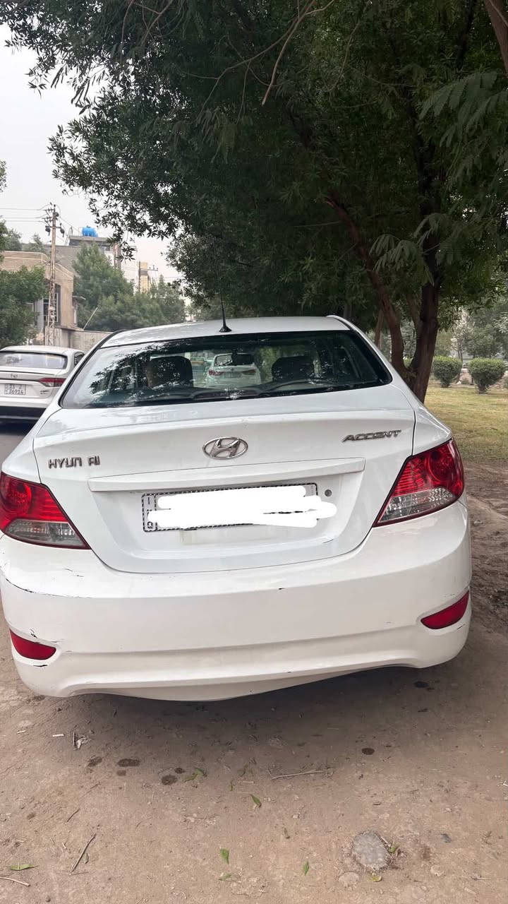 اكسنت خليجي موديل 2013 محرك 1600 دوش قطرتين
تدفئة وتبريد شغال بحالة ممتازة
السيارة مكفولة من صبغ ومعجون بس مبدل دعامية خلفية وبيه
بعض تكحيلات بسيطة
فيتبم اضافي بيه وتاير ايظا
سيارة ماشية 190 الف يدك جرص عل 120
اشاير بالمري
دوشمة كشنات وارضية
سنوية باسمي ورقم انكليزي سنوية 2030
هزة بشهر ٩ مسويها
عنوان السيارة بغداد /الدورة
السعر 102  وبيها مجال 
استفسار ***********
