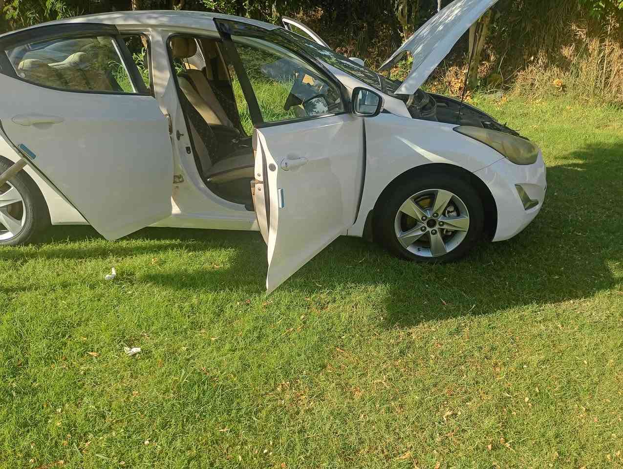 السلام عليكم النترا موديل ٢٠١٤ خليجي مكينه ١٨٠٠ مكينه وكير وتبريد وسنويه ورقام جديد مكان السياره واسط صويره لسعر ٩٨ اتصال ***********
