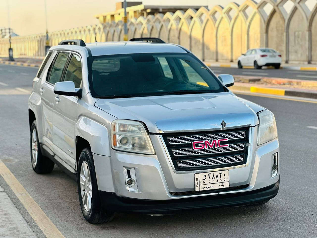 سلام عليكم جمسي تيران موديل 2013 السعر 92 وبي مجال بيه 3 قطع صبغ بدون اي ضرر موصفات مكينه 2400 شاشه كامره خلفيه تحكم ستيرن جهتين حساسات ايكو اقتصاد وباقي موصفات معروفه تخم تاير جديد مكينه وكير حداديه جاهزه تبريد ثلج العنوان كربلاء للستفسار ***********
