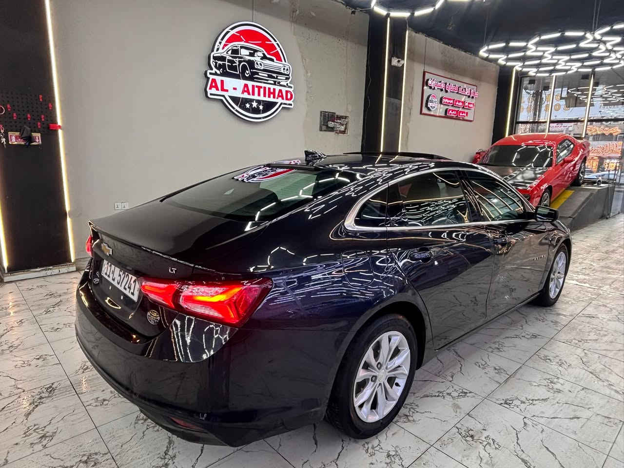 للبيع او مراوس // شيفروليه ماليبو 2022 LTZ رقم بغداد انكليزي
🔹 الموديل: 2022
🔹 الفئة: LT2 كاملة مواصفات
🔹 المحرك: 1.5 Turbo اقتصادي وعزم ممتاز
🔹 الكير: أوتوماتيك
🔹 الدفع: أمامي
🔹 اللون: (نيلي)

المواصفات الإضافية:
• فتحة بانوراما
• تشغيل بصمة + دخول ذكي
• شاشة كبيرة تدعم CarPlay+ اندرويد اوتو
• كاميرا خلفية 
• مثبت سرعة
• كرسي كهرباء
• أنوار LED
• نظام توفير الوقود
• تحكم  بالستيرن
• مانع انزلاق + 

السيارة وارد أمريكا، حادثها بابين فقط ومصبوغات، وبيها البنيد كلير فقط من امريكا شاصي ومكينة وكير سليمات 100%.
السيارة نظيفة وممشاها 63الف كيلو  
معروضة 125 وبيها مجال بسيط مكاني بغداد كرادة او كريعات 
***********
