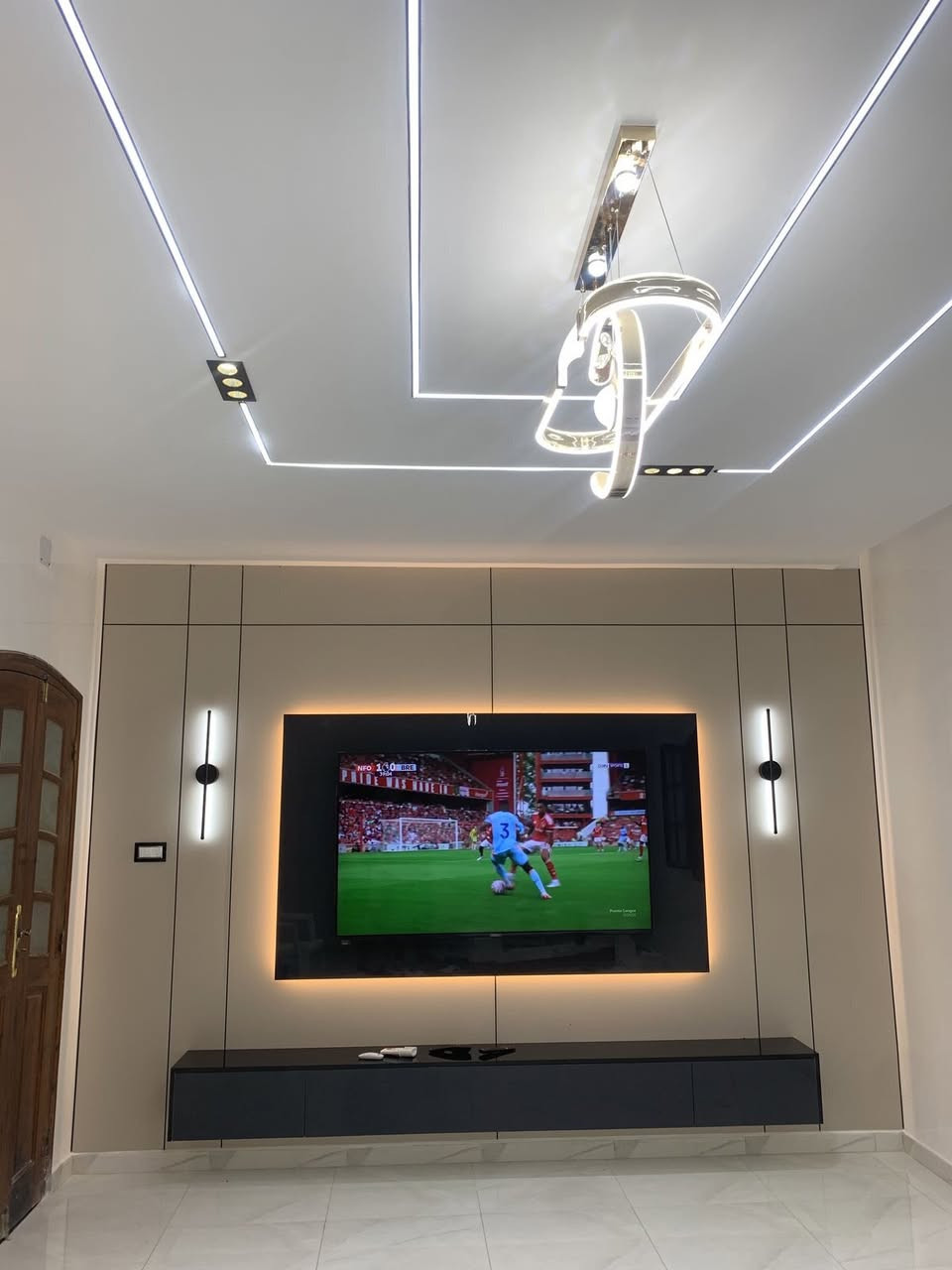 ديكورات خارجيه وداخليه 
جبس بورد.بديل خشب .بديل رخام 
.بديل شيبورد 
صبغ داخلي وخارجي وبأنسب الاسعار 
صبغ شبابيك وبيبان 
للاستفسار عن اي موضوع 
***********
