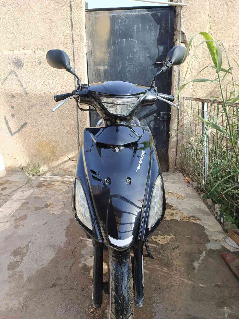 السلام عليكم للبيع ادرس صيني دراجه نضيفه كلش مكينه ناعمه  وياله حمر كهربائيات كله شغال كيج بانزين كليو متر اشاير تشغيل عن بعد جهاز انذار ترايك وين ما تريد مفتوحه رايمر مره وحده السعر 200 للاستفسار ***********
