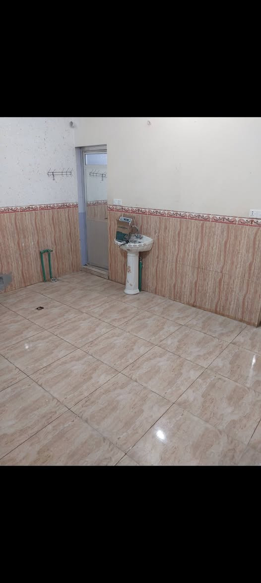 مشتمل للايجار ١٠٠ متر طابق ارضي العنوان الثعالبة منطقة ال٦٠٠٠ شارع المحطة فرع علي الوكيل 
الاتصال ***********
