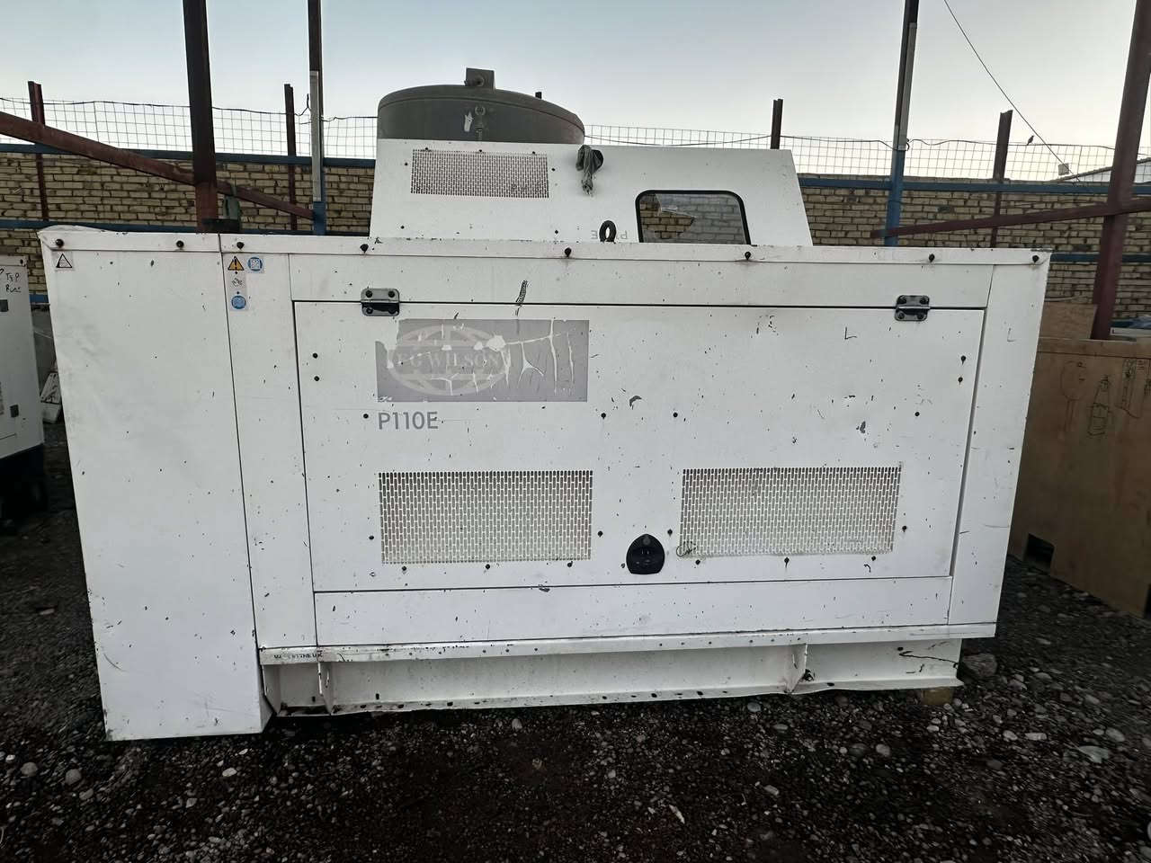 السلام عليكم 
للبيع مولد نوع بيركنز انكليزي اصلي افجي ولسون اوربي 
كاتم ٨٠٪؜ محرك ٦سلندر توليد لوري سومر فرنسي ١١٠كيفي
المولد بلادي برغي ما مفتوح بيها منضومة حماية فول اوتو
العنوان//بابل-متوفر توصيل 🚚 الى جميع المحافظات 
للأستفسار//***********اتصال او واتس اب
