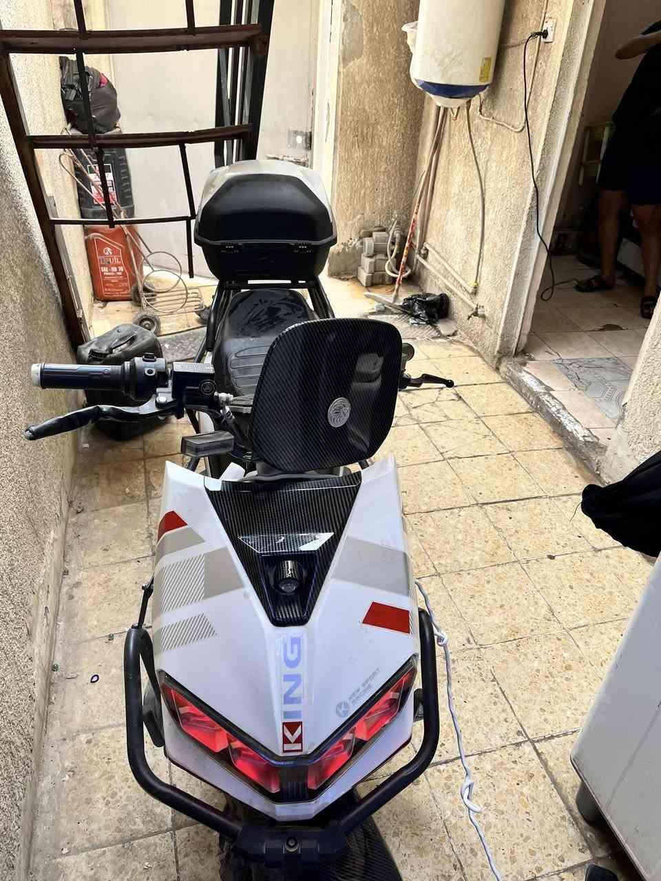 السلام عليكم عندي هاي دراجه شحن
بطاريه ليثيوم تشغيل عن بعد نضام بكR
دبلات بريكات ملفها ٢٥٠٠ 
بيها بعد مواصفات هواي 
نقصها الدراجه بس بطاريه عطلانه الي يحب يشتري يشوفها وينطيني سعرها بس لا يكسر بيها 
وهذه رقمي ***********
